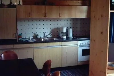 Ferienwohnung in Ruhiger Lage, Sep. Schlafzimmer, Balkon, 60qm