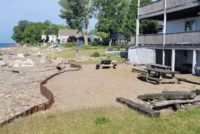 Image de Lakefront Apt 2nd floor near Wineries and Geneva on the Lake