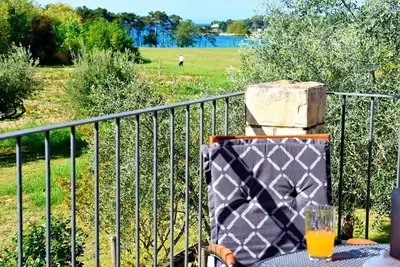 Image de Appartement de deux chambres avec la terrasse Basanija, Umag (A-21069-a)