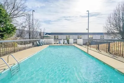 Image de Picturesque View! Free Parking & Seasonal Pool, Near Creative Discovery Museum
