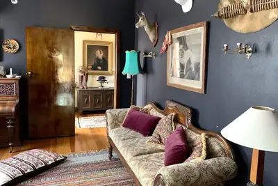 Image de Art Deco Bank, 15 minutes from Derby