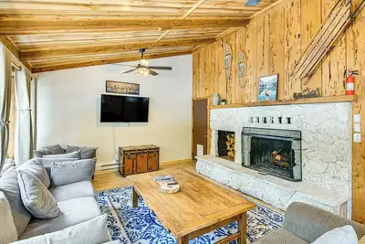Image de Graeagle Vacation Rental Cabin w/ Game Room!