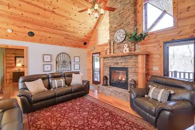 Image de Deck, Gas Grill + Mtn Views: Sparta Cabin Stay!