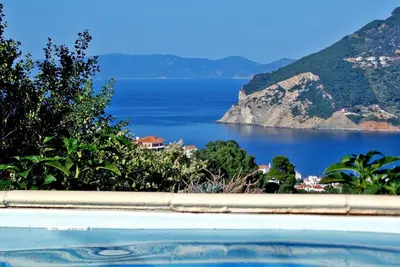 Romantic Pergamonto Cottage with private Pool & SeaView