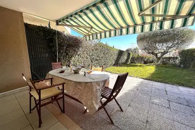 Image de Studio/Cabine à 80m de la plage avec Terrasse, Jardinet et Garage - Cavalaire
