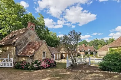 Image de Petite maison de campagne avec piscine chauffée, tennis et nombreuses activités pour tous!