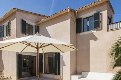 Image de Magnificent Architect's house 5 minutes walk from the beach!