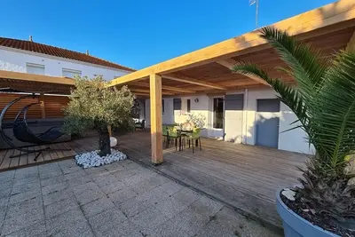 Image de Villa avec Terrasse, Spa et Proximité Plages