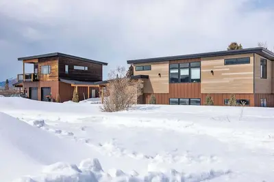 In Victor, Walk to Everything, Game Room