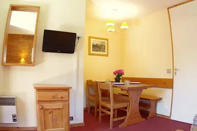 Image de À 5m des pistes de ski, 3ème étage, vue village, balcon, télévision, casier à ski, 34m², Valmorel