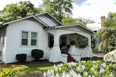 Image de L👀K at my Big Porch & Big parking area!