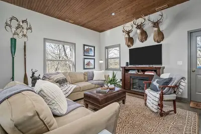 Image de Private 77 Acre Farm Hermann Mo - Sleeps 8+