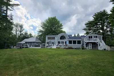 Image de Spacious Family Compound on Lake Winnipesaukee with Sandy Beach & Dock