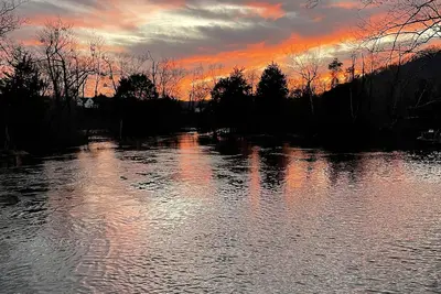 Image de Beautiful Waterfront Home on Watauga River