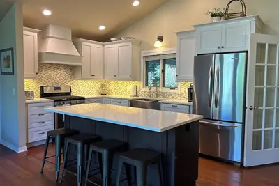 Image de Perfect for the whole family, Central Ac, Hot Tub, Sleeps 7, No stairs