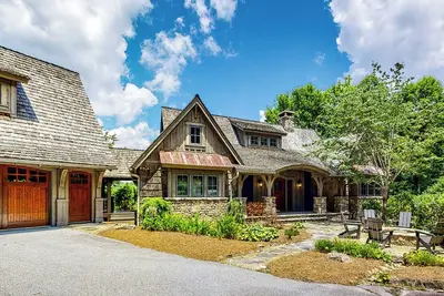 Image de Cross Creek Retreat - Luxury Home in the Mountains