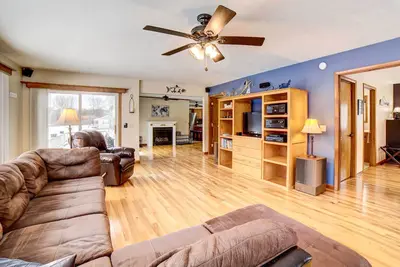 Image de Waterfront Evart House on Chippewa Lake Channel