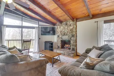 Image de McGaheysville Vacation Rental: Yard & Fire Pit!