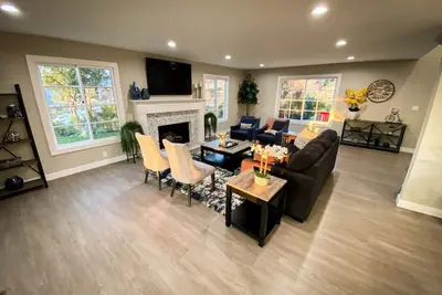 Image de Glendale Hills Luxury with 360 degree Views!