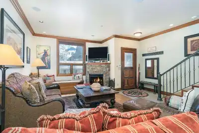 Ajax Peak Views, Townhome on Sunnyside of Historic Downtown Telluride