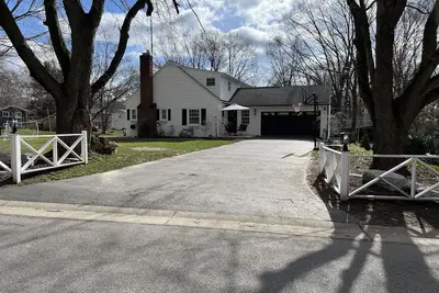 Image de 3 miles to Oak Hill Pga