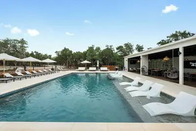 Image de The Cedars Ranch: Full Buyout of Tx Hill Country Retreat & Wedding/Event Venue