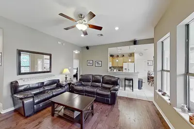 Image de Scenic retreat with fenced yard, patio, central Ac, & washer/dryer