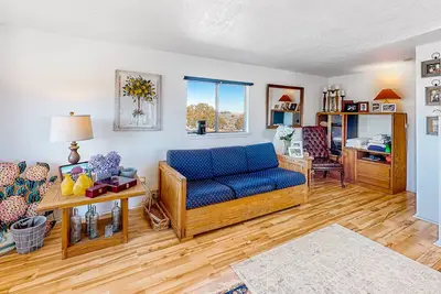 Image de Idyllic house and barn on acres of property with mountain view & private pool