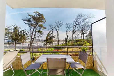 Image de Le Ponton Bleu vue face au Port