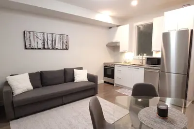 Image de Sleek Gem! Modern Comfort Condo Downtown Langley