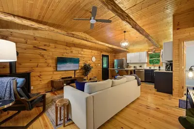 Image de Modern Cabin w/ Trail to Waterfall/Cave/Cliff (Fv)
