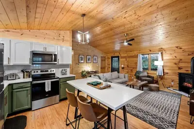 Image de Modern Cabin w/ Trail to Waterfall/Cave/Cliff (Tf)