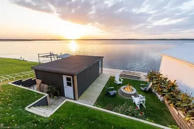 Image de (Monthly rental only)Luxury Cottage Sturgeon Lake
