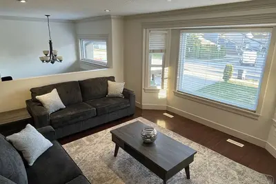 Image de Spacious family home, full privacy & separate entrance!