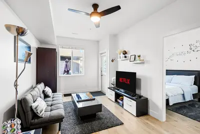 Image de Beautiful Family Suite w/ Backyard Picnic & Games