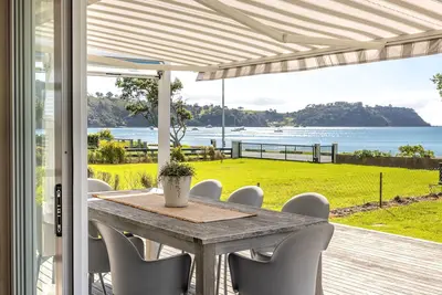 Image de Bach On The Beach | Coast & Country |