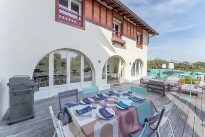 Image de Villa Haut de gamme, posée sur la dune à deux pas de la plage