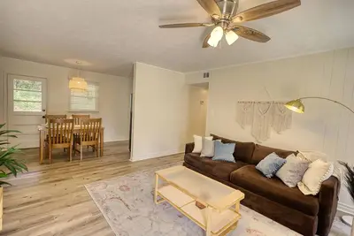 Image de The Bohemian- 1/2 mi from the Covington Square