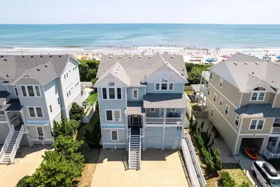 Image de Coastal LunaSea: Oceanfront, Pool, Elevator Obx