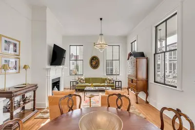 Image de The Manor on Spring 91 B- Immaculately Restored Historic Victorian Home in Downtown Charleston