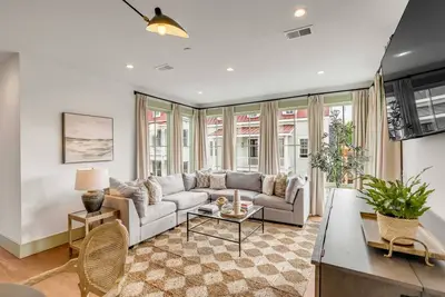 Image de The Manor 93. 5 B by Guesthouse Charleston– New Elegant Home in Downtown Charleston