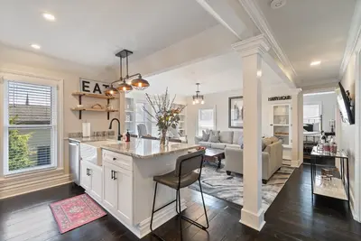 Image de Prime Location, Walk Everywhere- Lux 2 Bedroom in Heart of Pittsford Village