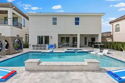 Image de Marvelous Muirfield | 10 Br, Ultra Themed Kids Rooms, Movie Theater