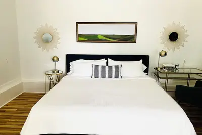 Image de Spacious guesthouse located in the heart of Weatherford.