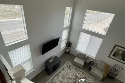 Image de New Stylish 4 Bed 3. 5 Bath 2 Car Garage House with Mountain View in Lehi Utah