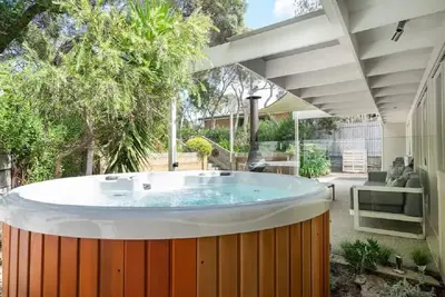 Image de La Maison Verte - cosy retreat w/ hot tub