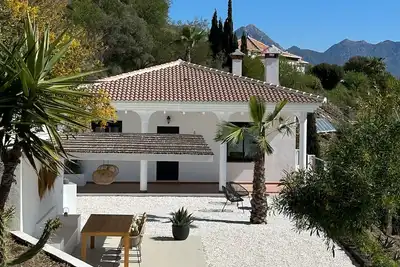 Image de 4 person vacation home with stunning sea and mountain views!