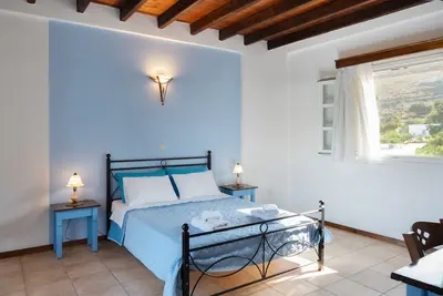 Appartement \"O Mpakses\" avec terrasse privée, Wi-Fi et climatisation