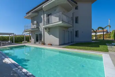 Image de Villa 'Nigrò' avec vue sur la mer, piscine, jardin et Wi-Fi
