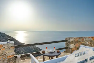 Image de Appartement pour animaux \"Milos\" avec vue sur mer Wi-Fi